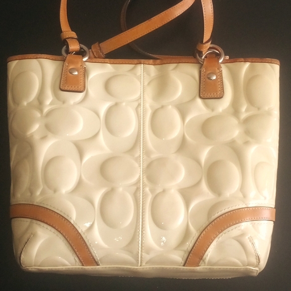 Coach - Picture 6 of 6